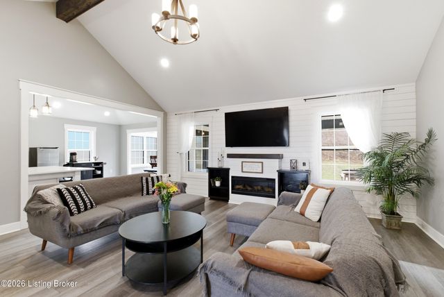 265 Bluffs Edge Dr, Mt Washington, KY 40047