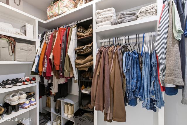 265 Bluffs Edge Dr, Mt Washington, KY 40047