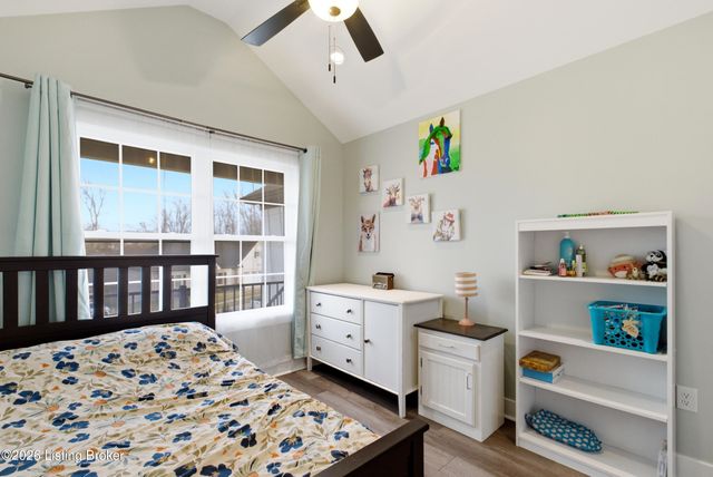 265 Bluffs Edge Dr, Mt Washington, KY 40047