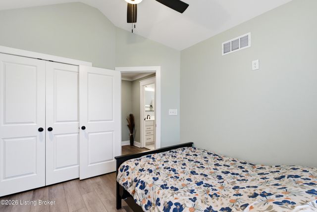 265 Bluffs Edge Dr, Mt Washington, KY 40047