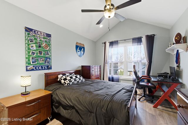 265 Bluffs Edge Dr, Mt Washington, KY 40047