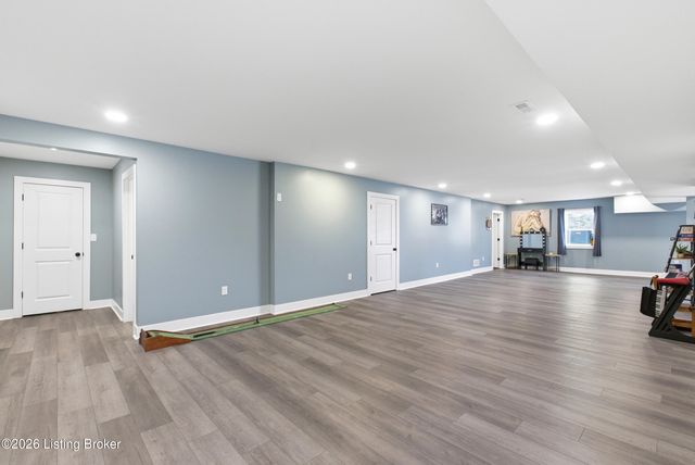 265 Bluffs Edge Dr, Mt Washington, KY 40047