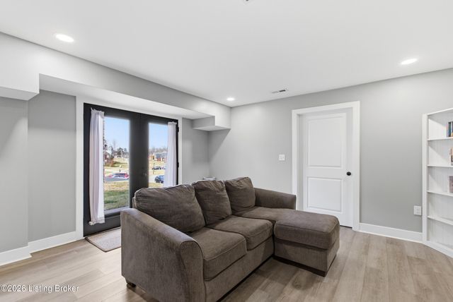 265 Bluffs Edge Dr, Mt Washington, KY 40047