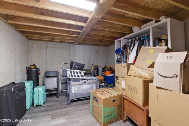 265 Bluffs Edge Dr, Mt Washington, KY 40047