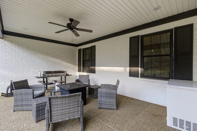 265 Bluffs Edge Dr, Mt Washington, KY 40047