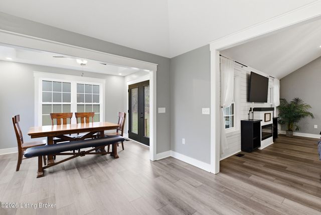 265 Bluffs Edge Dr, Mt Washington, KY 40047