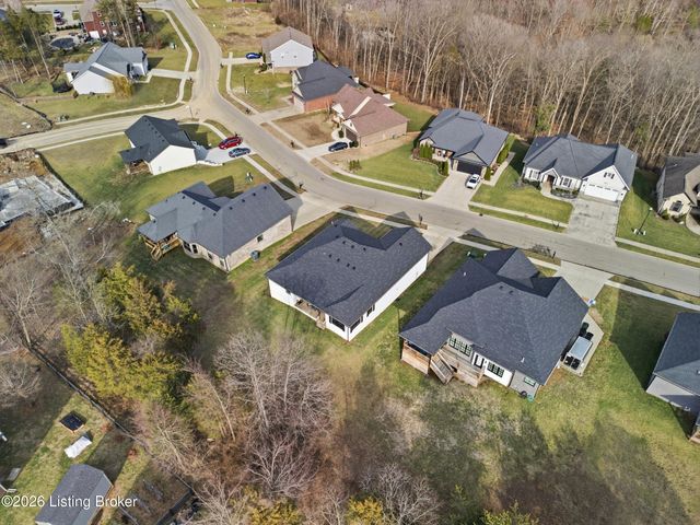 265 Bluffs Edge Dr, Mt Washington, KY 40047