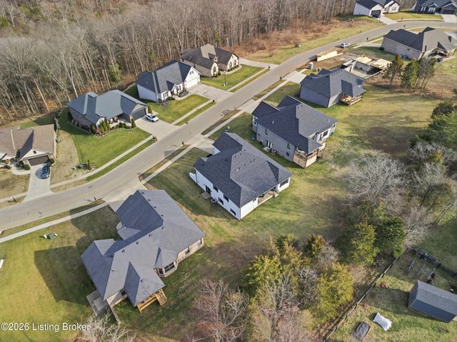 265 Bluffs Edge Dr, Mt Washington, KY 40047