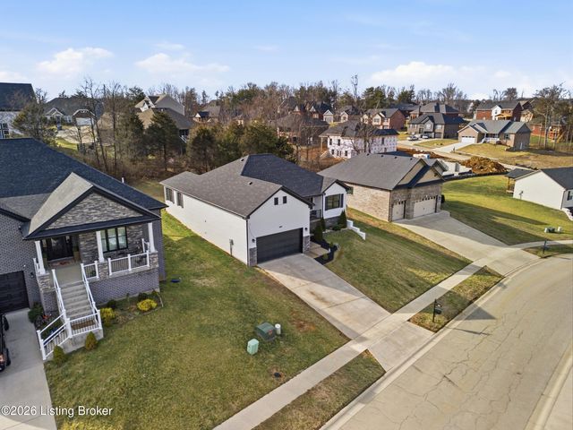 265 Bluffs Edge Dr, Mt Washington, KY 40047