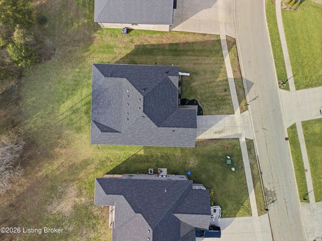 265 Bluffs Edge Dr, Mt Washington, KY 40047