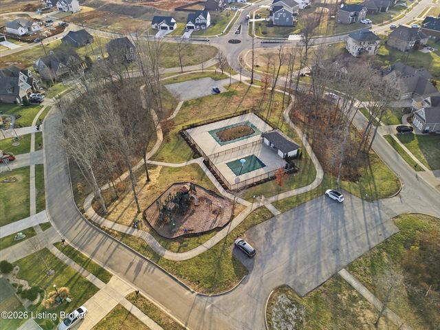 265 Bluffs Edge Dr, Mt Washington, KY 40047