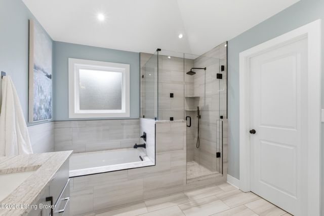 265 Bluffs Edge Dr, Mt Washington, KY 40047