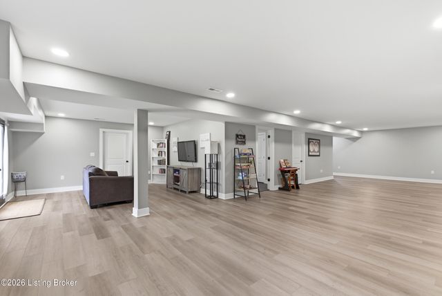 265 Bluffs Edge Dr, Mt Washington, KY 40047