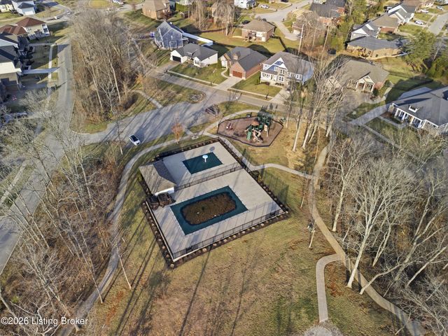 265 Bluffs Edge Dr, Mt Washington, KY 40047