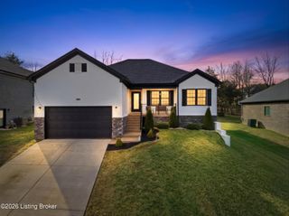 265 Bluffs Edge Dr, Mt Washington, KY 40047