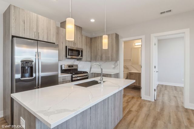 3729 W BELMONT Avenue 305, Chicago, IL 60618