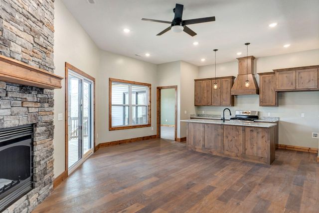 208 Danalia Drive, Marshfield, MO 65706