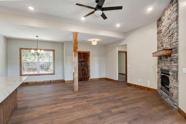 208 Danalia Drive, Marshfield, MO 65706