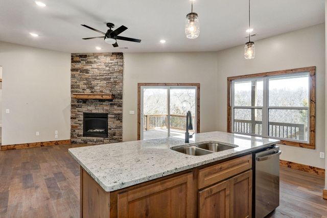 208 Danalia Drive, Marshfield, MO 65706