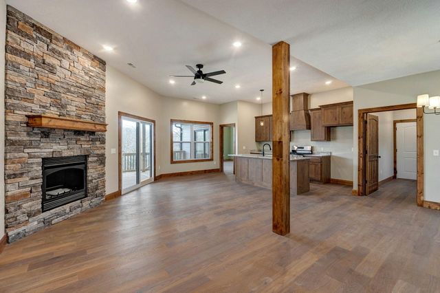 208 Danalia Drive, Marshfield, MO 65706