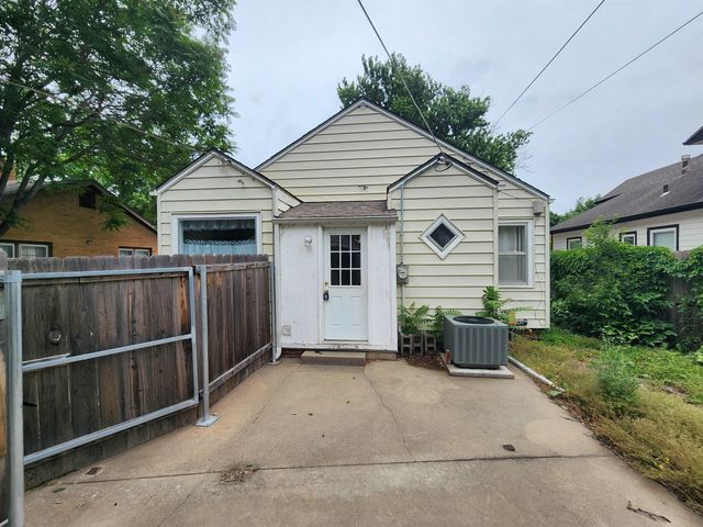 1537 N Burns, Wichita, KS 67203