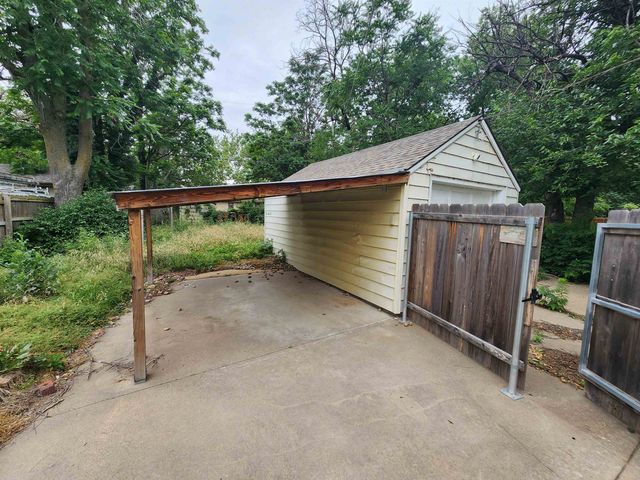 1537 N Burns, Wichita, KS 67203