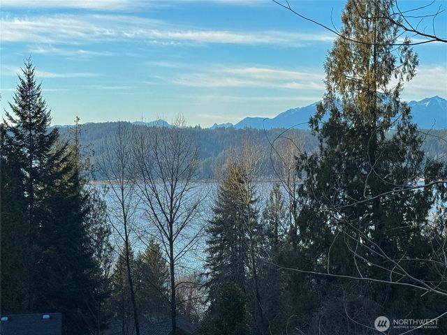 100 E Lakewood Drive, Belfair, WA 98528