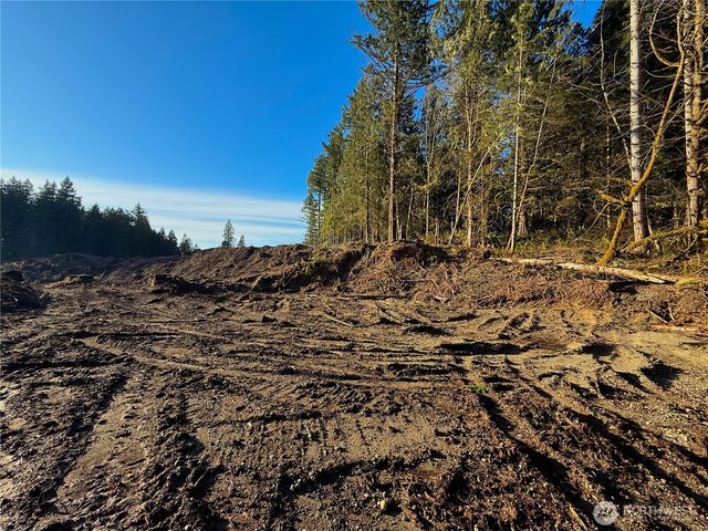 100 E Lakewood Drive, Belfair, WA 98528