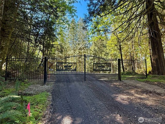 100 E Lakewood Drive, Belfair, WA 98528