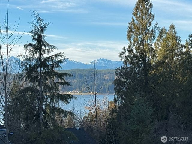100 E Lakewood Drive, Belfair, WA 98528