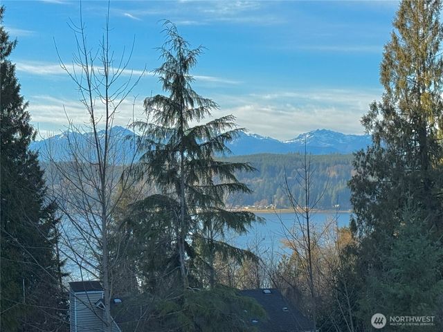 100 E Lakewood Drive, Belfair, WA 98528