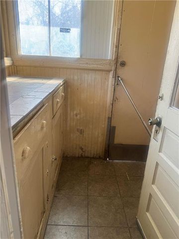 1857 E 68th Terrace, Kansas City, MO 64132