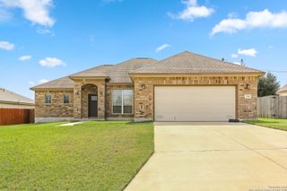 124 Ridgecrest, Floresville, TX 78114