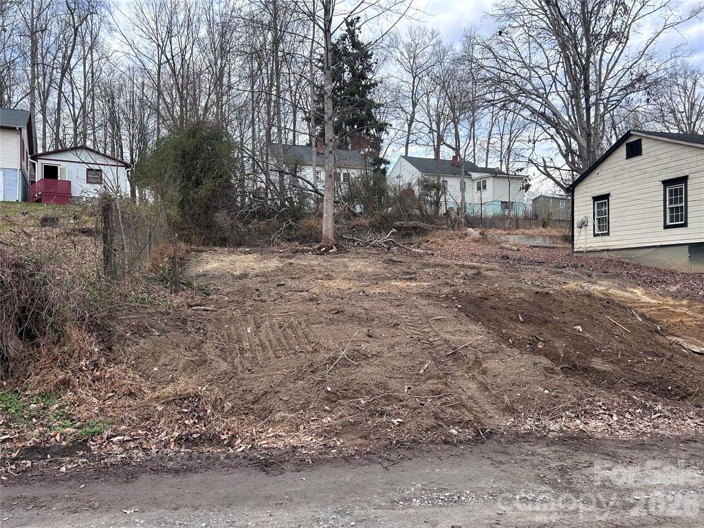 1618 Hayes Place NW, Lenoir, NC 28645