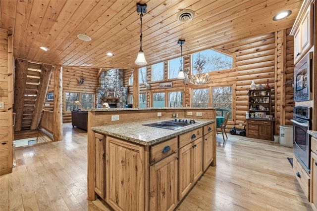 2228 Hendershot Road NE, North Liberty, IA 52317