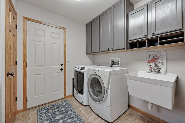 2228 Hendershot Road NE, North Liberty, IA 52317