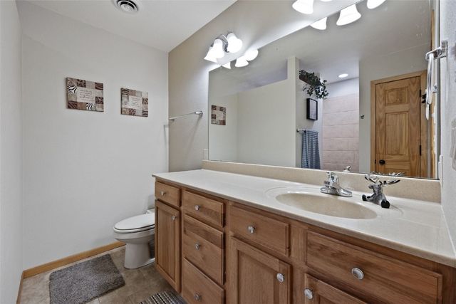 2228 Hendershot Road NE, North Liberty, IA 52317