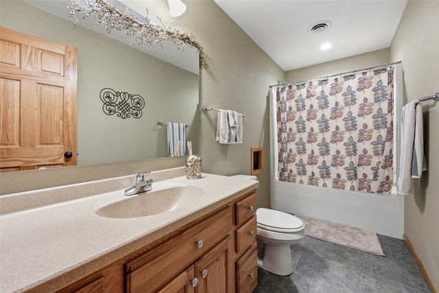 2228 Hendershot Road NE, North Liberty, IA 52317