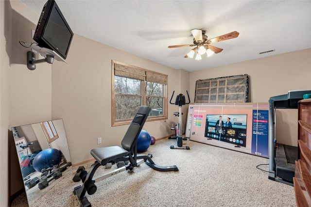 2228 Hendershot Road NE, North Liberty, IA 52317