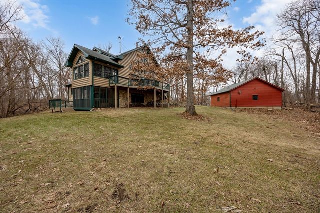 2228 Hendershot Road NE, North Liberty, IA 52317