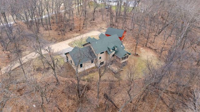 2228 Hendershot Road NE, North Liberty, IA 52317