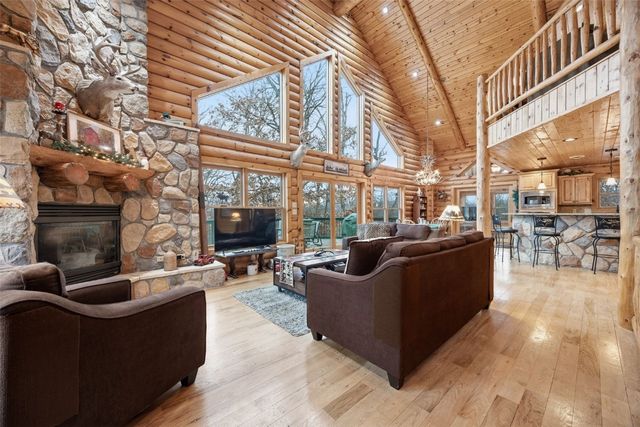 2228 Hendershot Road NE, North Liberty, IA 52317