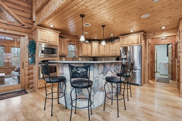 2228 Hendershot Road NE, North Liberty, IA 52317