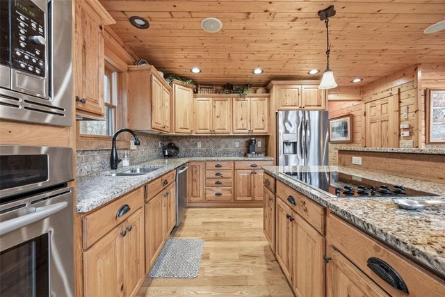 2228 Hendershot Road NE, North Liberty, IA 52317