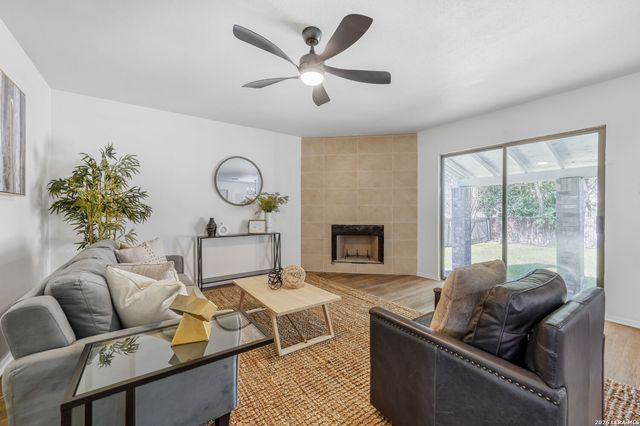 7059 Shadow Run, San Antonio, TX 78250