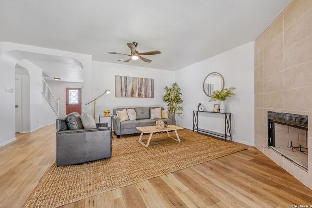 7059 Shadow Run, San Antonio, TX 78250