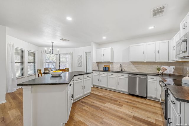 7059 Shadow Run, San Antonio, TX 78250