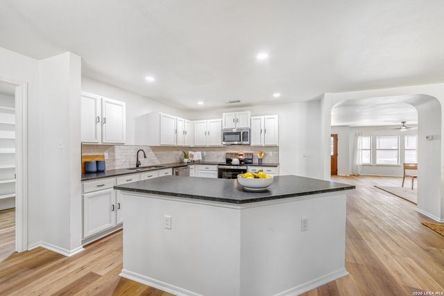 7059 Shadow Run, San Antonio, TX 78250