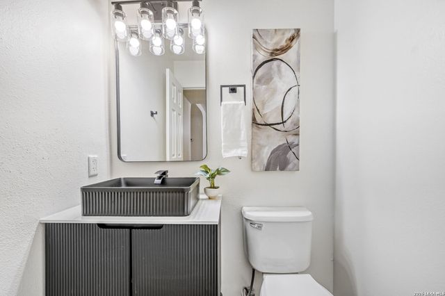 7059 Shadow Run, San Antonio, TX 78250