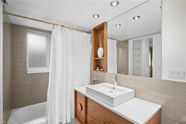 2372 Woodland TER, Fort Myers, FL 33907